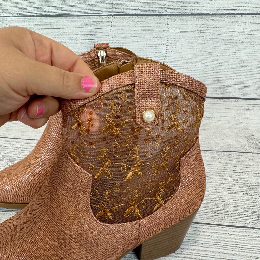Cato Women's Rose Gold Metallic Embroidered Heeled Boots Size 9.5 WIDE - Picture 7 of 9
